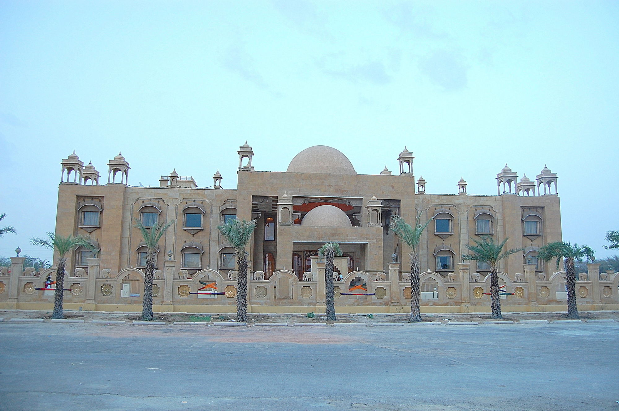 Фото Chokhi Dhani The Palace Hotel