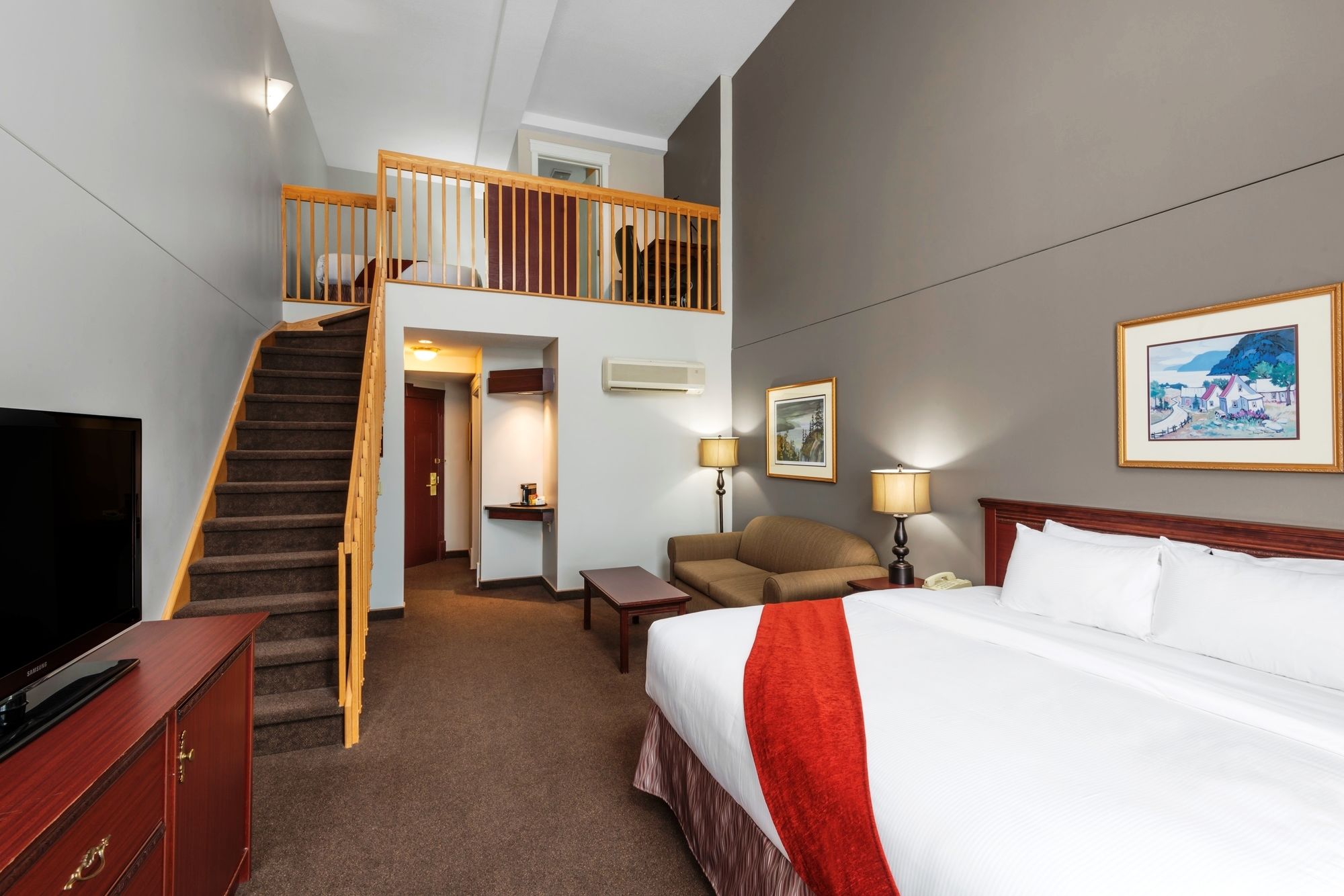 Фото Ramada Plaza by Wyndham Gatineau/Manoir du Casino