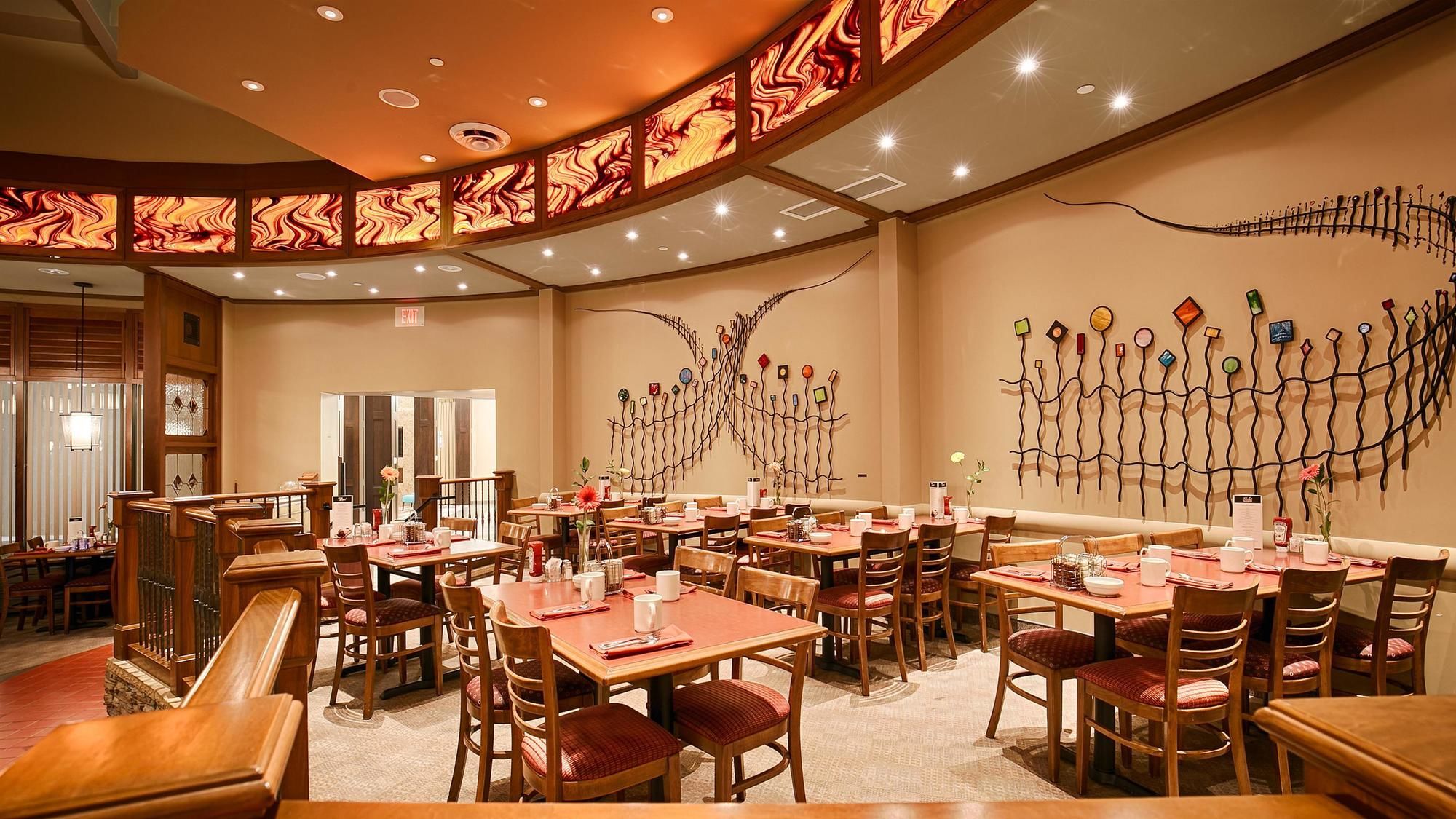 Фото Best Western Plus Lamplighter Inn & Conference Centre