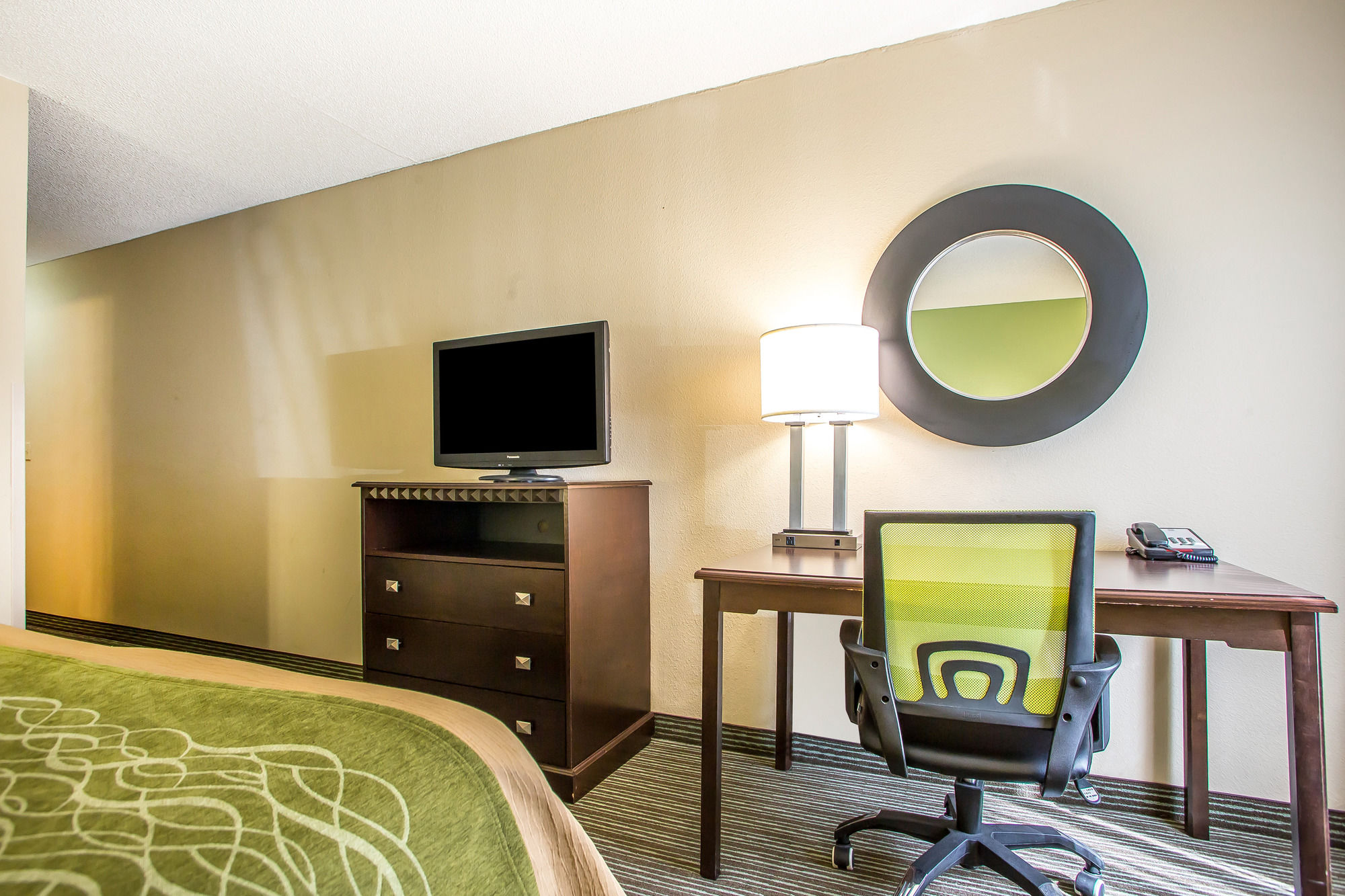 Фото Comfort Inn & Suites Kansas City - Northeast