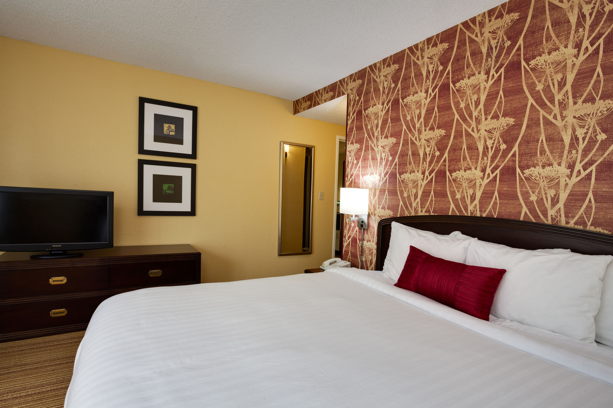 Фото Courtyard by Marriott Tampa Brandon