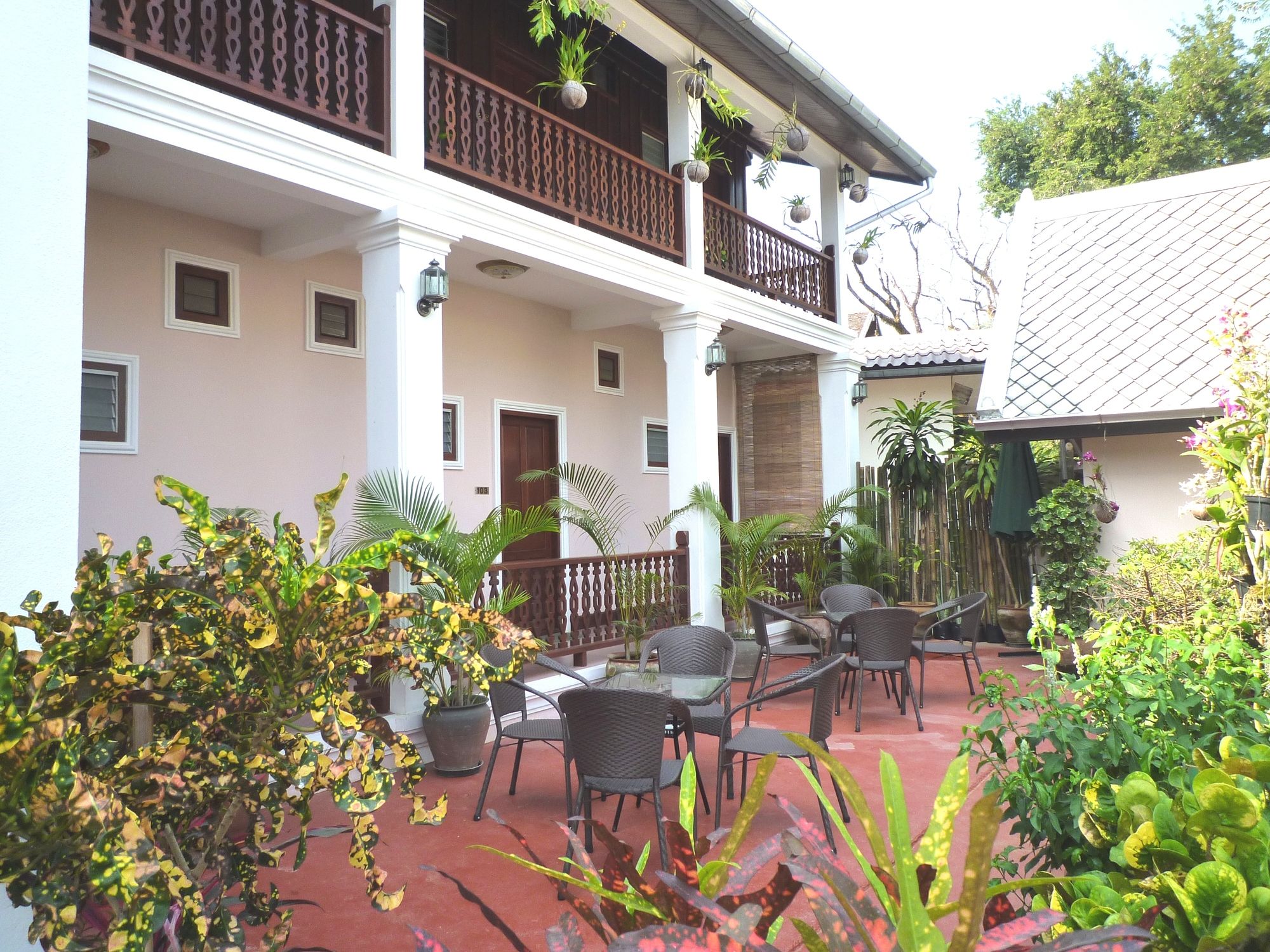 Фото отеля 2