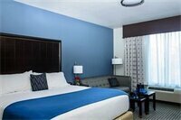 Внешний вид отеля Holiday Inn Express & Suites Austin Nw - Arboretum Area, an Ihg Hotel в Остине, фото 3