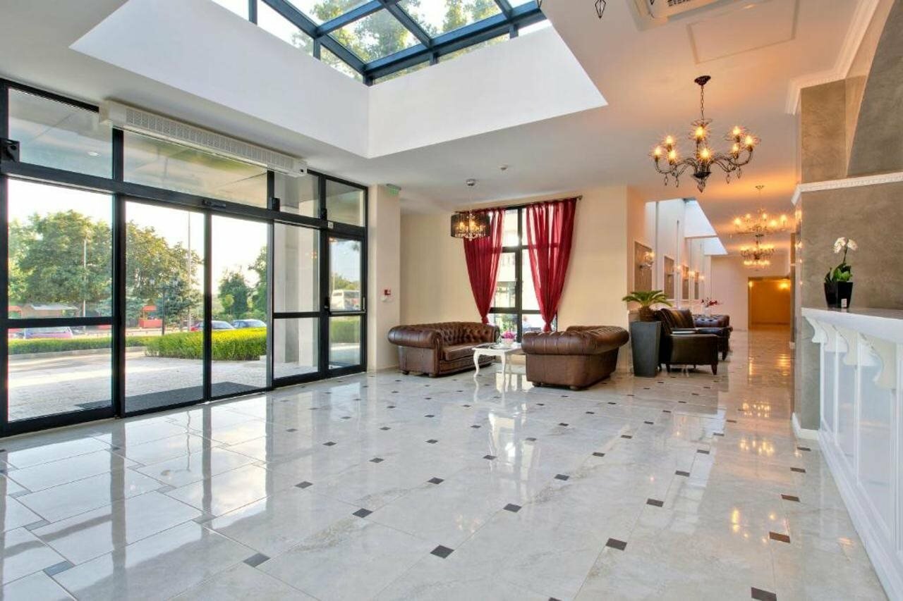 Фото White Rock Castle Hotel