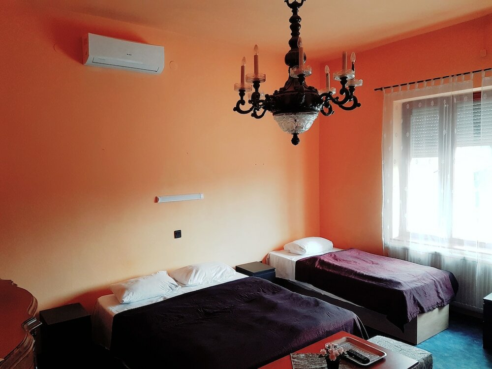 Фото Attila Hotel & Restaurant