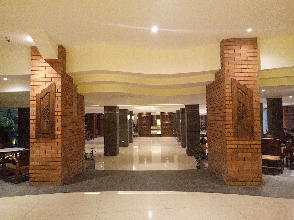 Фото Sukajadi Hotel and Gallery