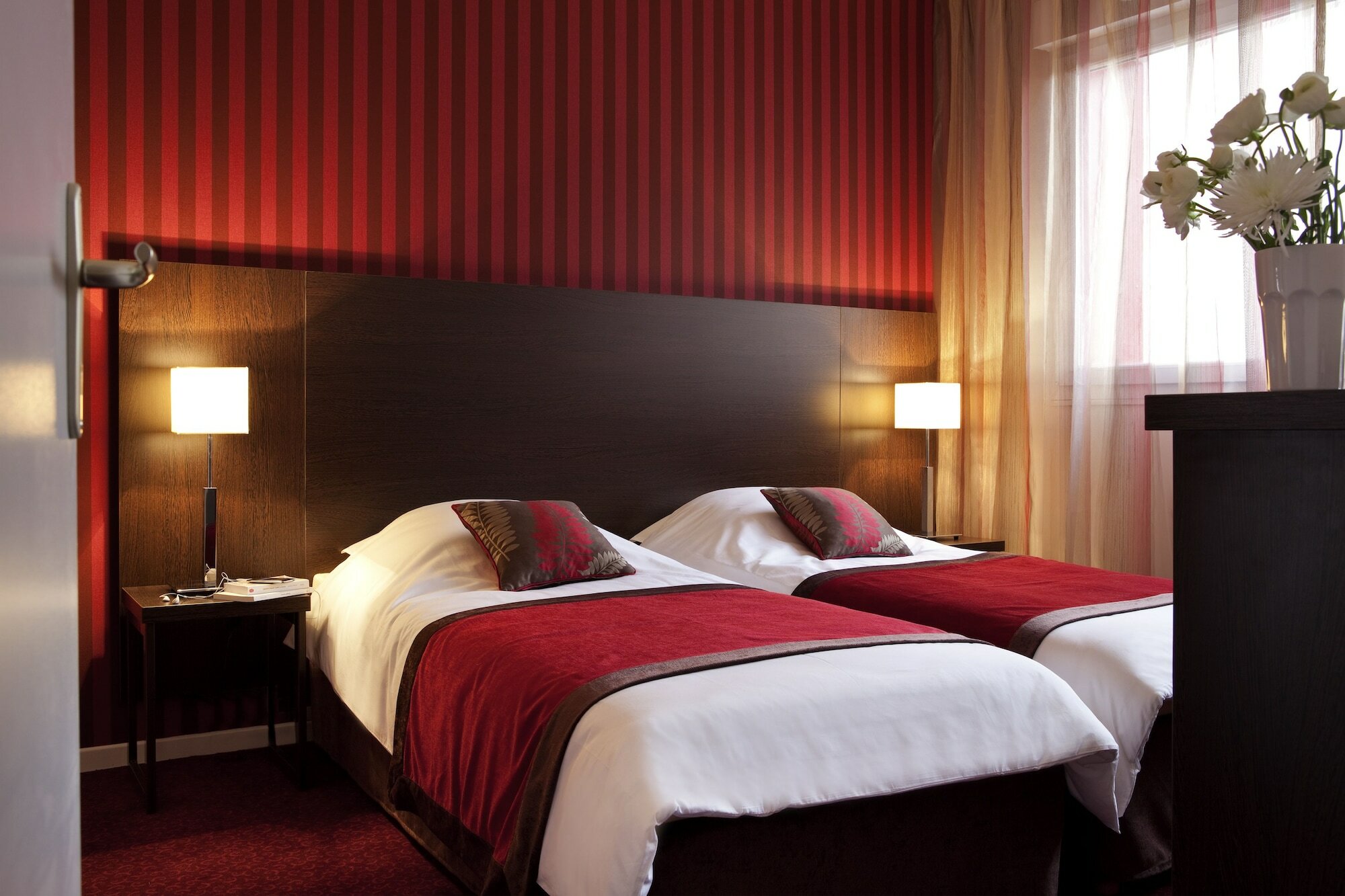 Фото отеля 2