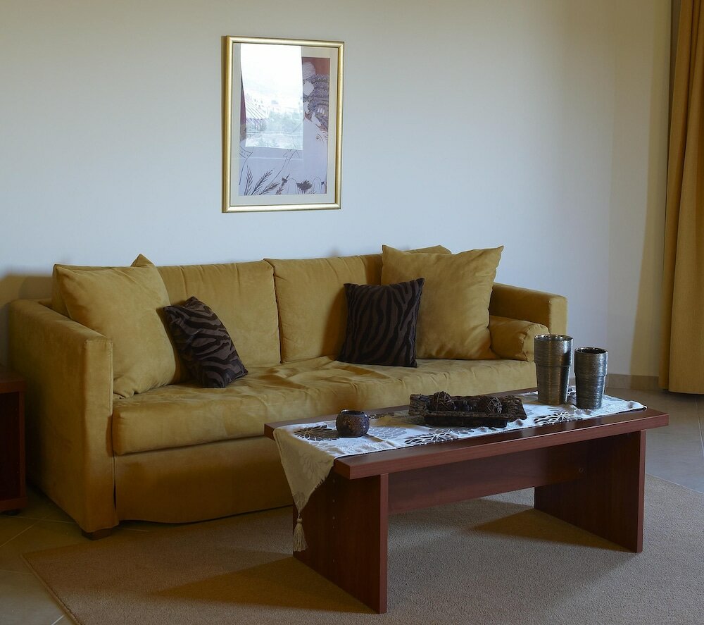 Фото Parnis Palace Hotel Suites