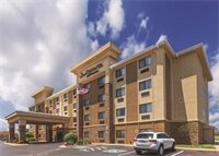 Фото La Quinta Inn & Suites by Wyndham Midwest City - Tinker Afb