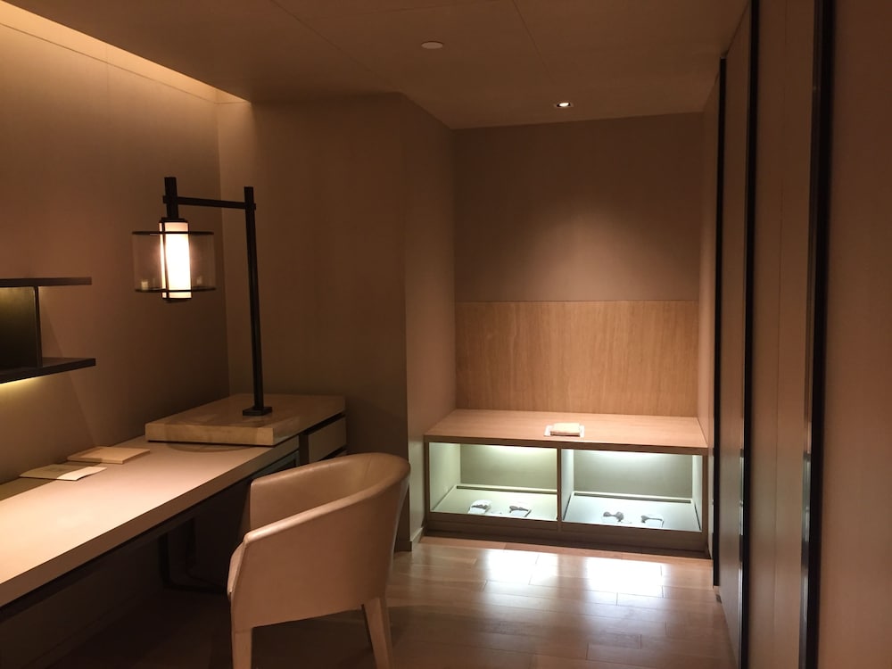 Фото Roseate House