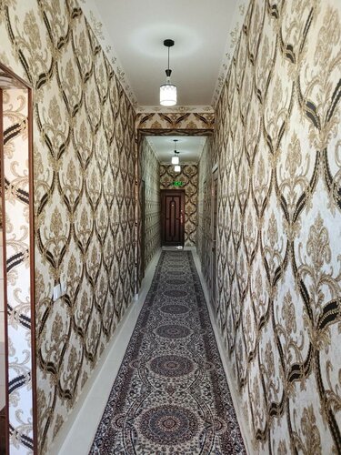 Uchta semiz ayol divanda suratga tushmoqda video