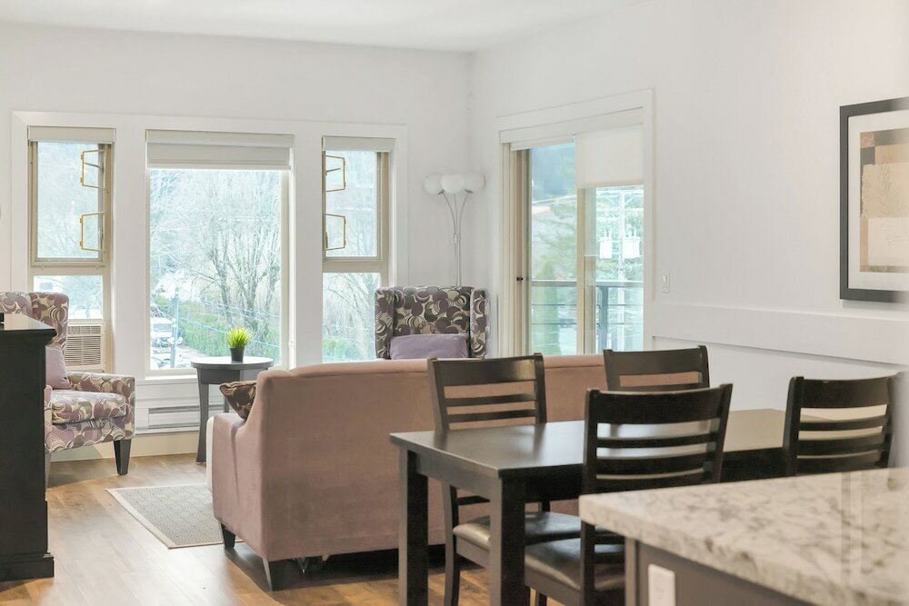 Фото Elevated Escapes 2br Suite Overlooking Lake