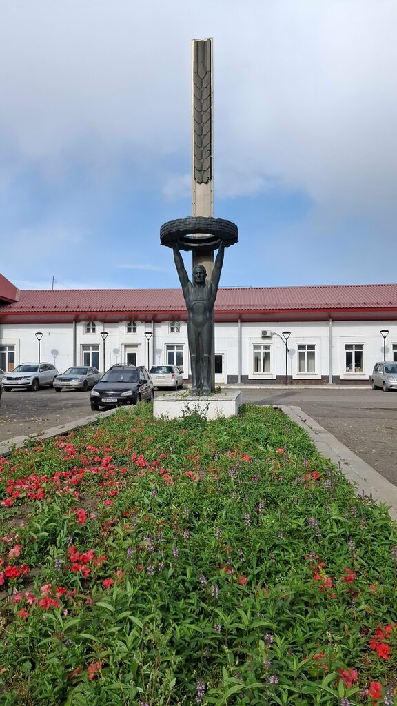 Памятник, мемориал Рабочим шинного завода, Барнаул, фото