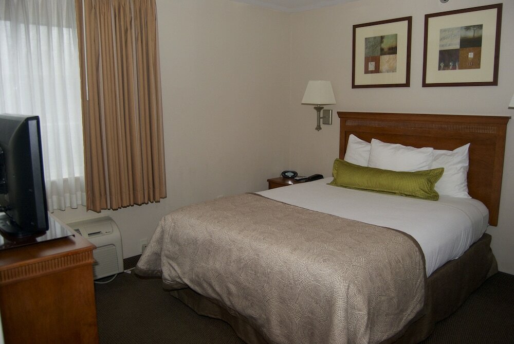 Фото Candlewood Suites Elkhart, an Ihg Hotel