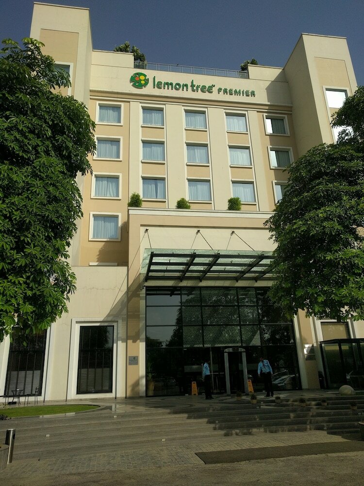 Фото Lemon Tree Premier City Center Gurugram