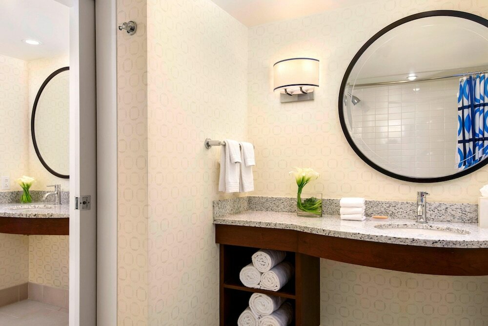 Фото Renaissance Boston Waterfront Hotel