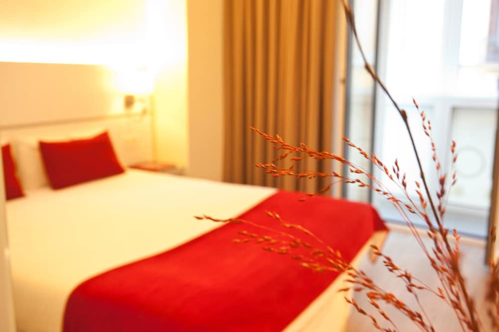 Фото Hotel Pompaelo Urban SPA