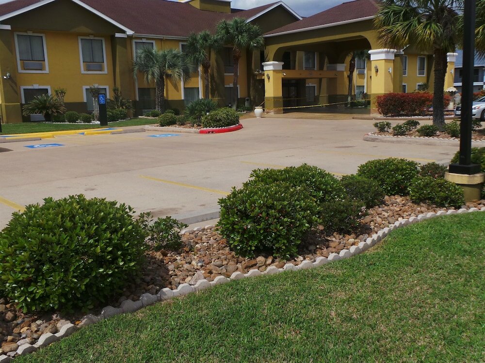 Фото SureStay Plus Hotel by Best Western Alvin