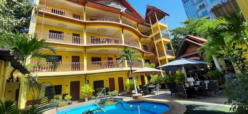 Гостиница Phratamnak Inn в Паттайе