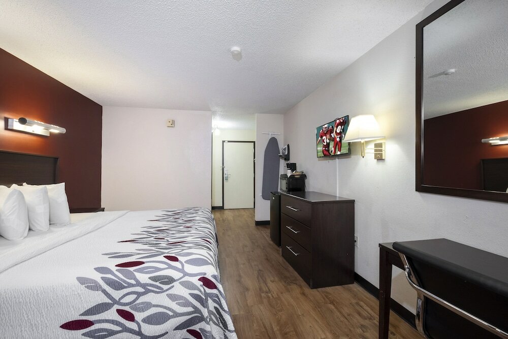 Фото Red Roof Inn Charlotte - University