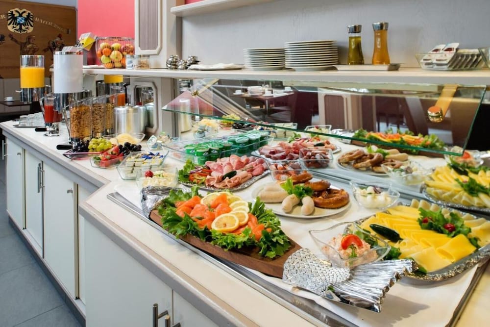 Фото Munich Deluxe Hotel