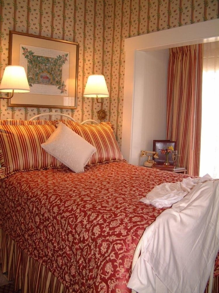 Фото The Mendocino Hotel and Garden Suites