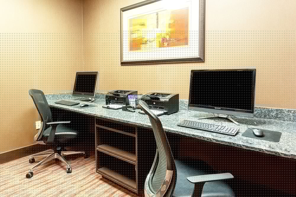 Фото Holiday Inn Express Hotel & Suites - Cheyenne, an Ihg Hotel