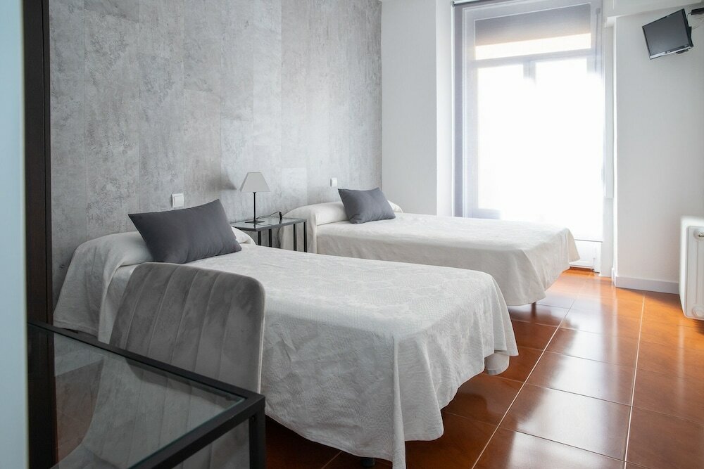 Фото Hostal Tokio