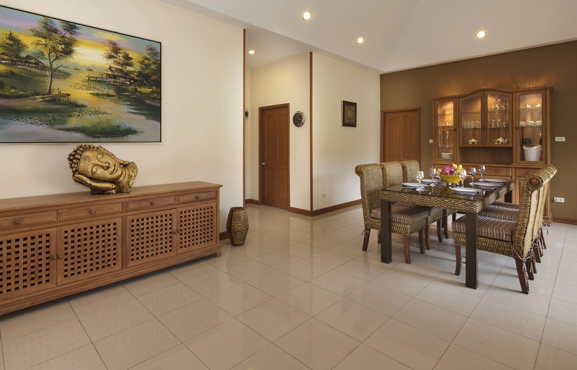 Фото Pattaya Hill, Near the City and Beach