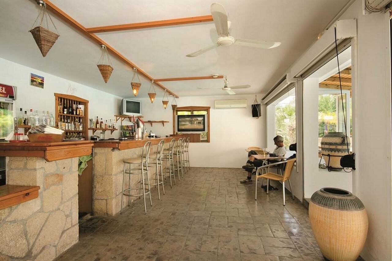 Фото Coliseum Studios & Apartments