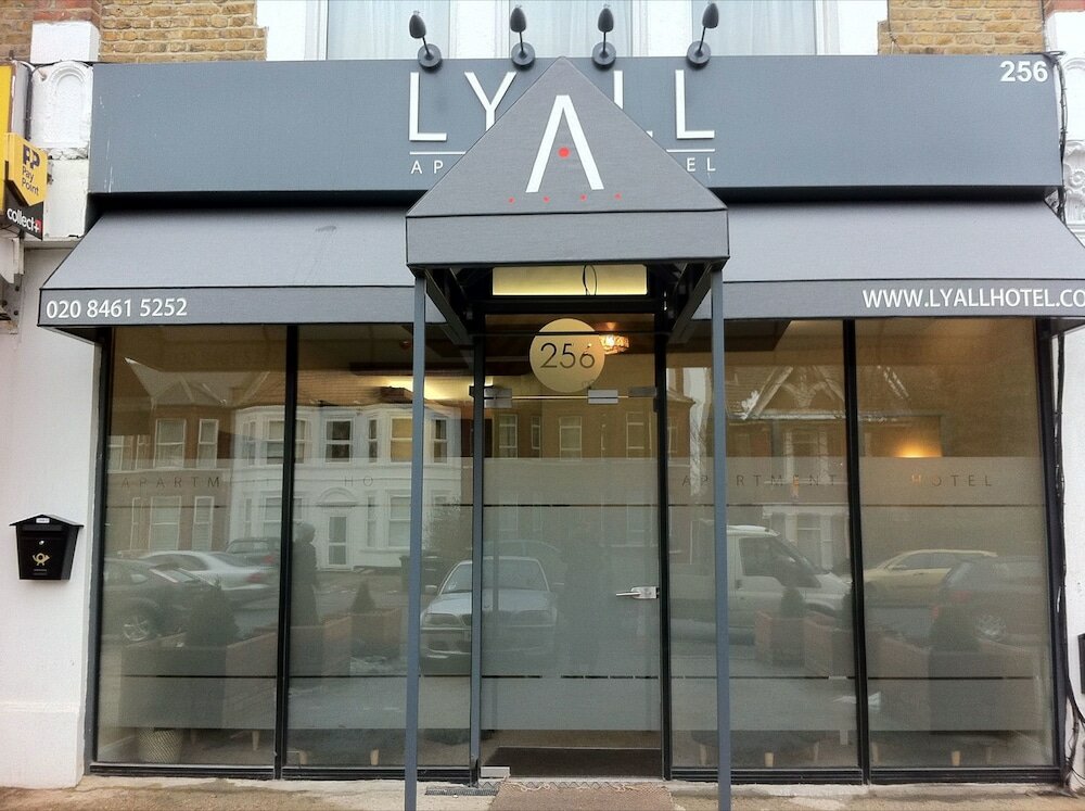 Фото Lyall Apartment Hotel