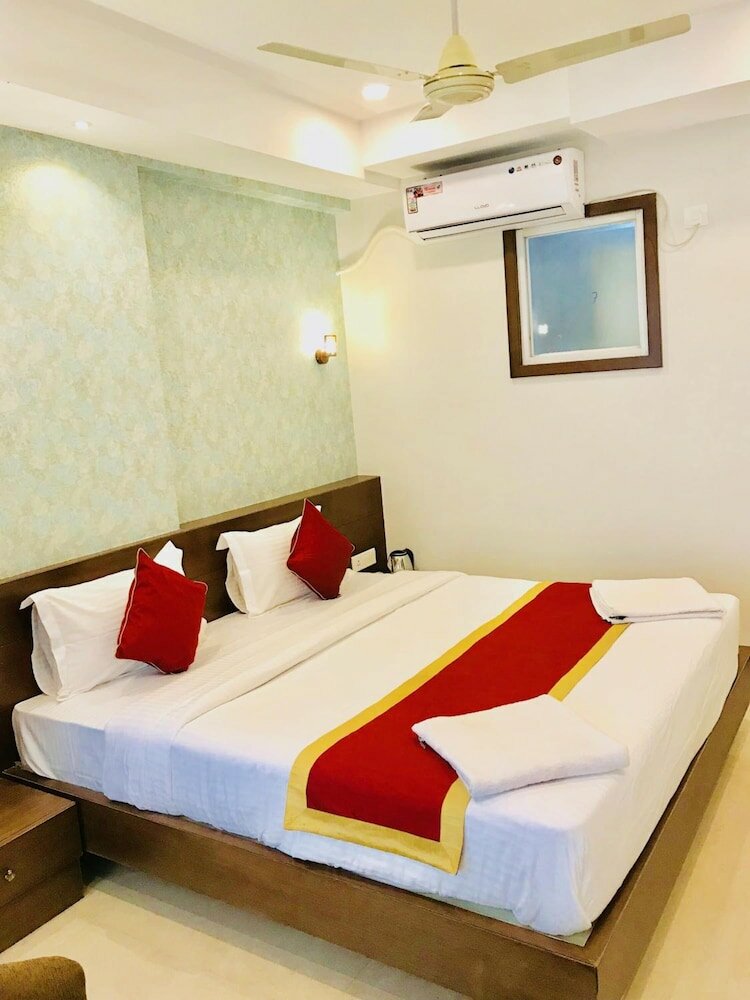 Фото Regalia Inn & Suites