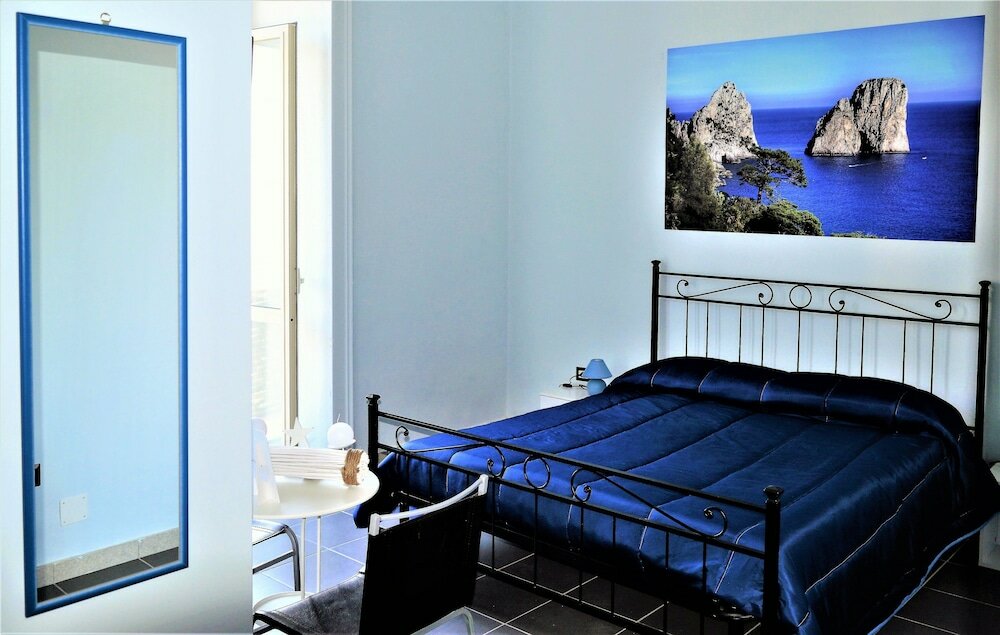 Фото Napoli Station B&b