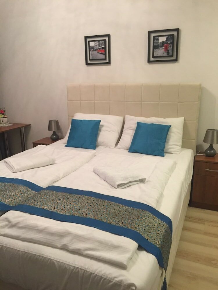 Фото Corvin Rose Apartment Hotel