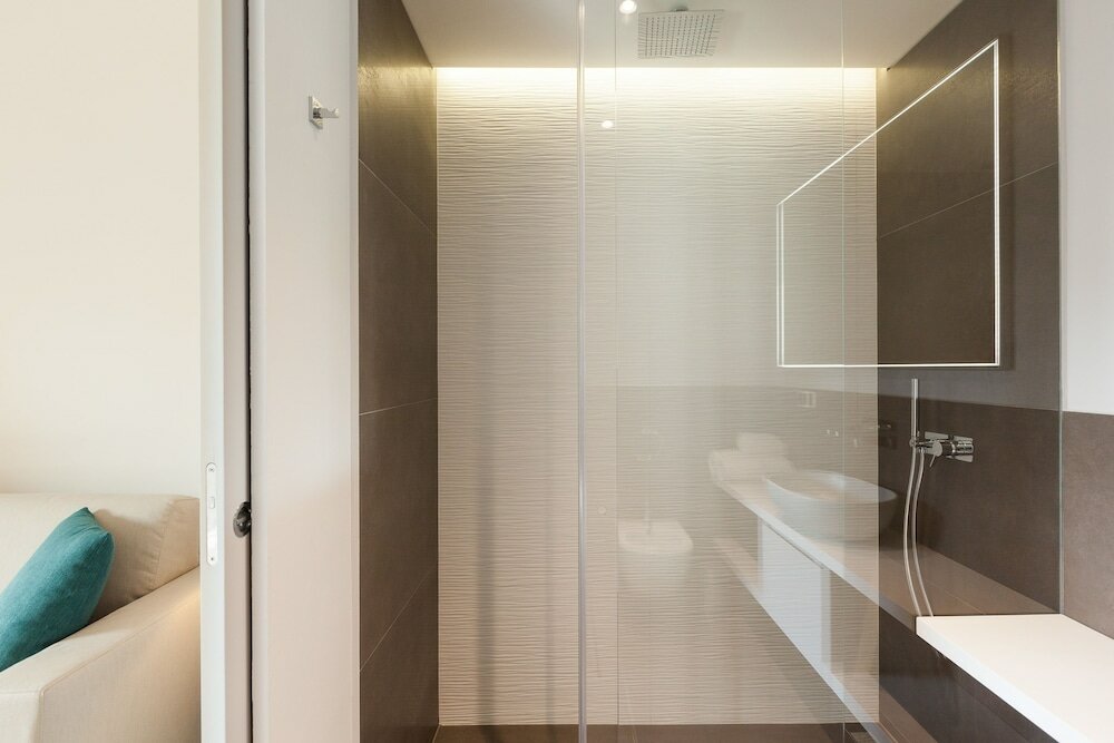 Фото Easyhomes - Duomo Suites & Apartments