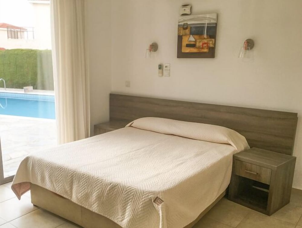 Фото Platzia Beach Villas