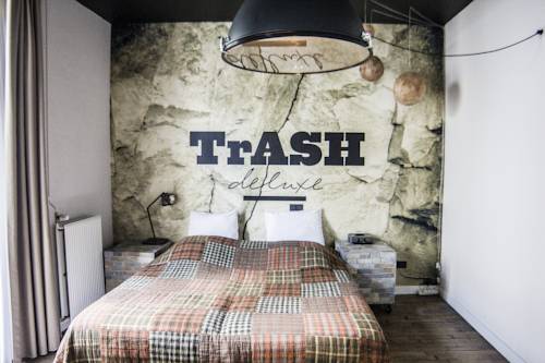 Фото Hotel Trash Deluxe