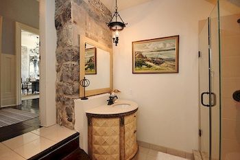 Фото All Suites Whitney Manor