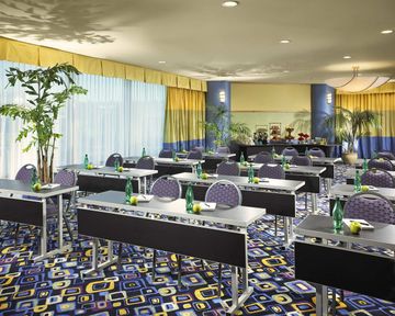 Фото Doubletree by Hilton Hotel Circle