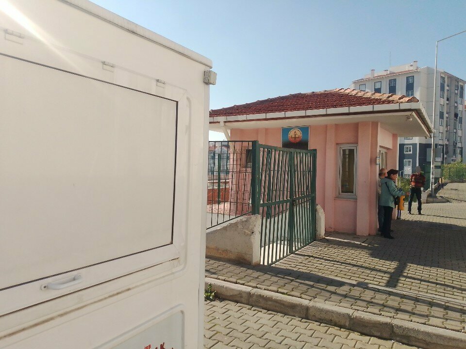 Общеобразовательная школа Buca Toki Turgut Ozal Middle School, Измир, фото