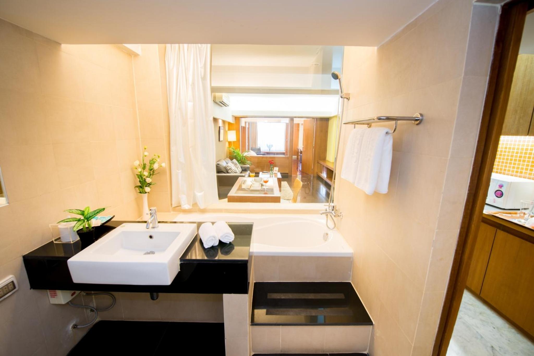 Фото Laemtong Service Apartment
