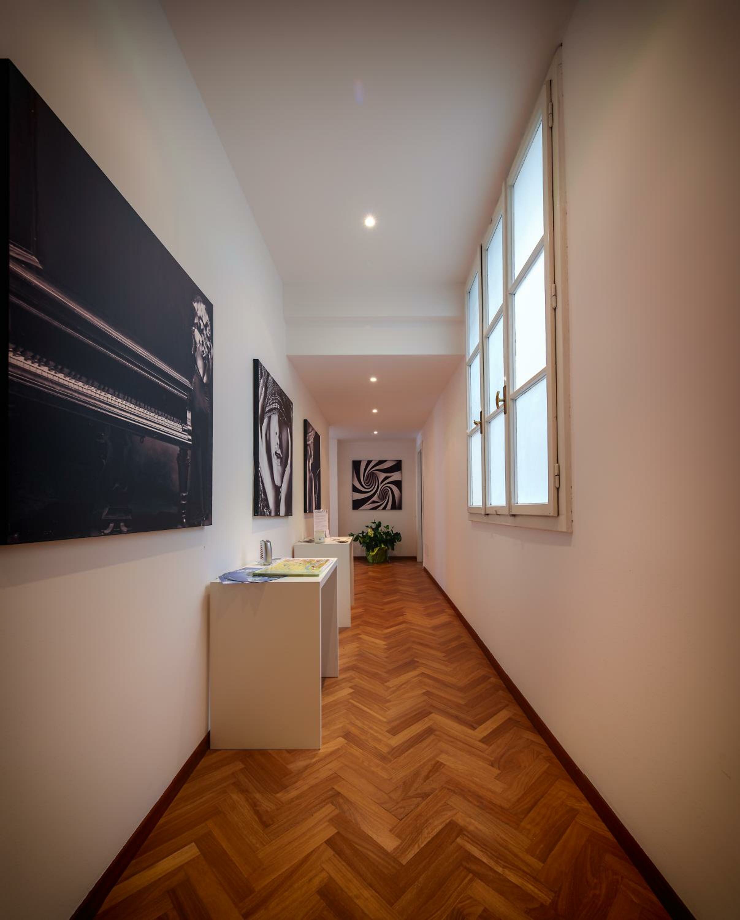 Фото Lainez Rooms & Suites