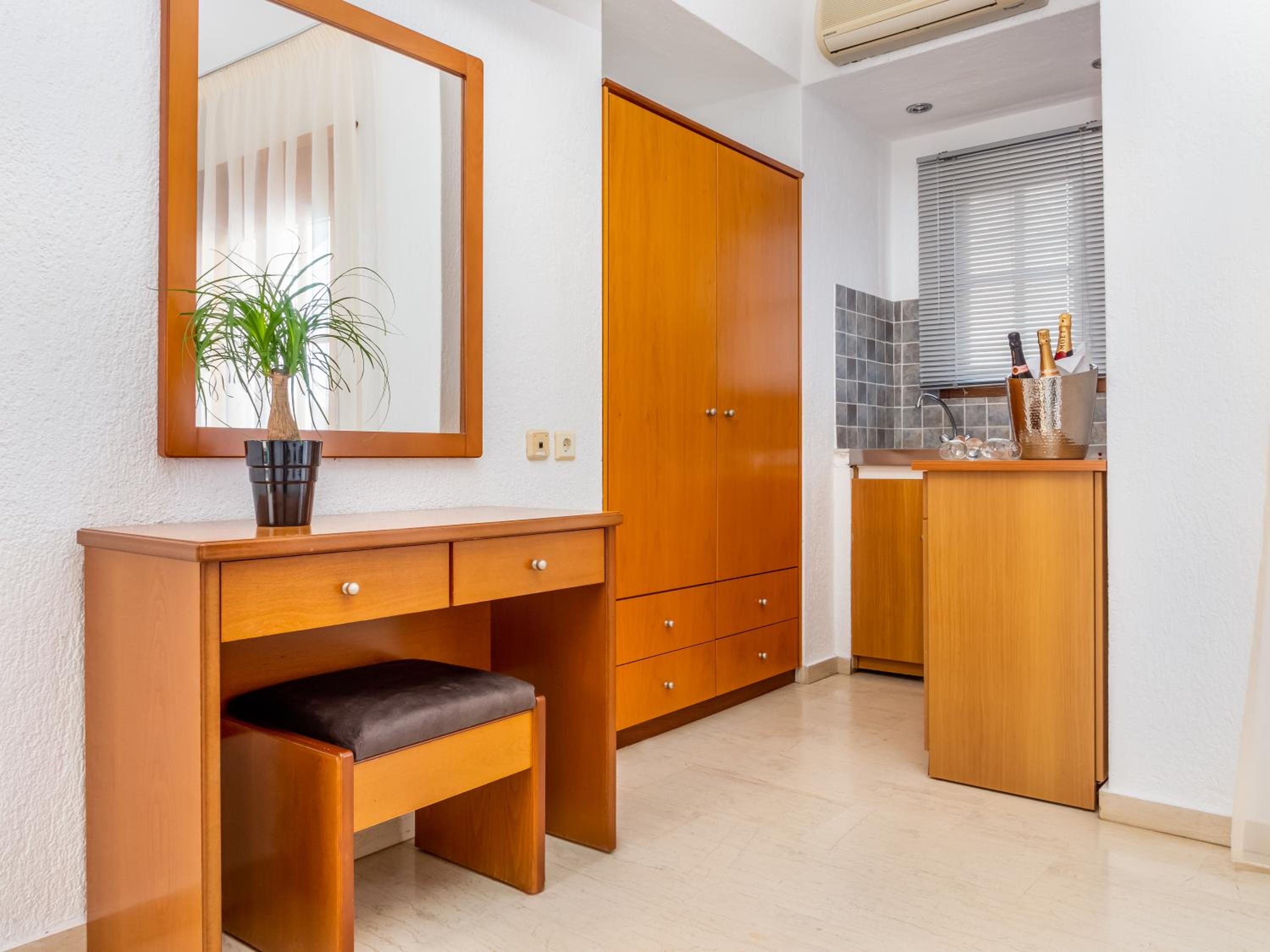 Фото Elounda Alikes Suites & Studios