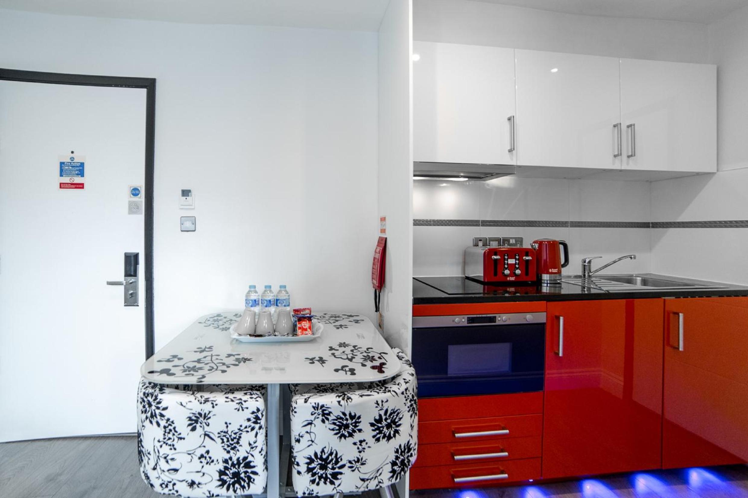 Фото Imperial Court Suites