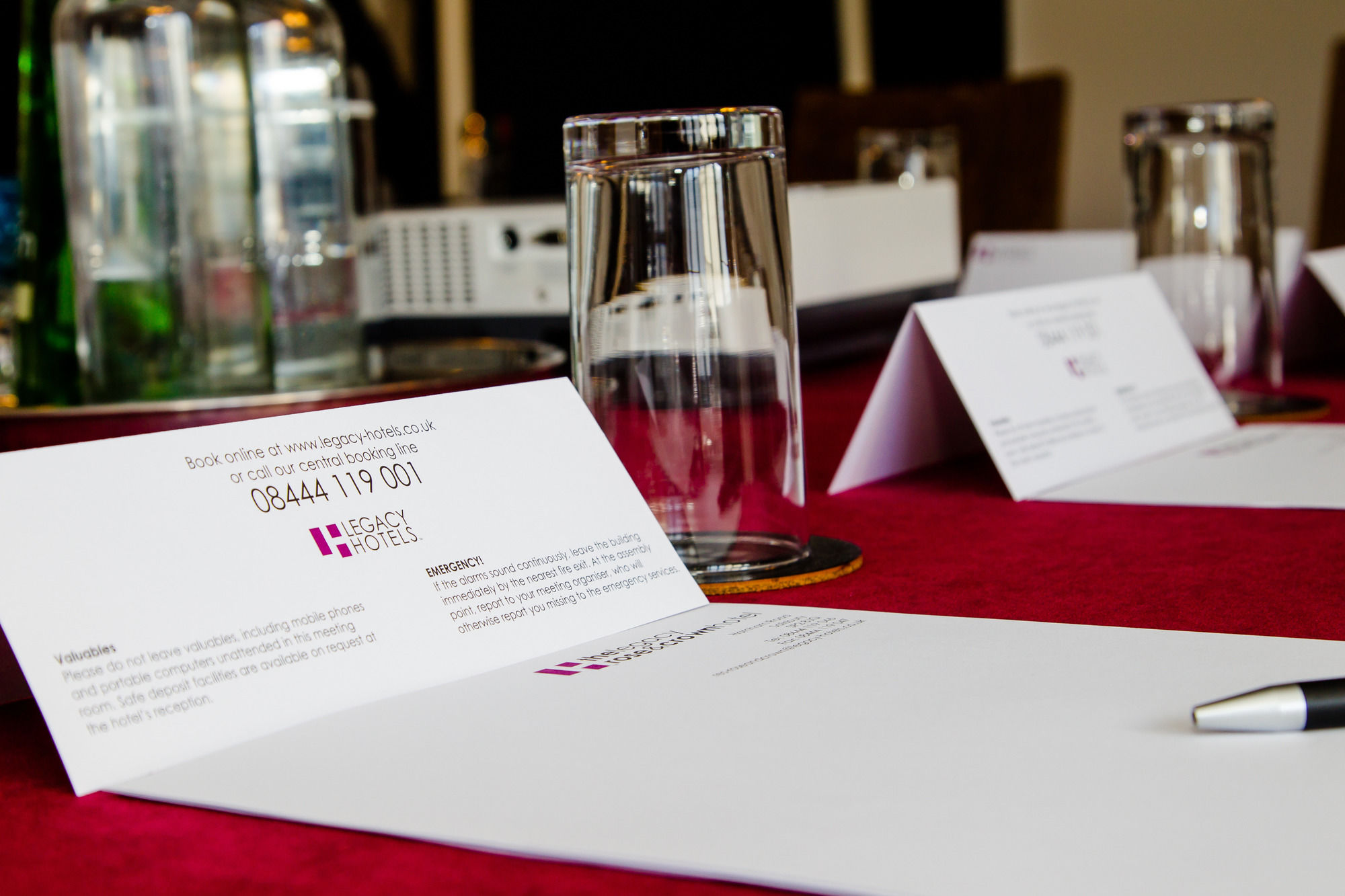 Фото Legacy Rose & Crown Hotel