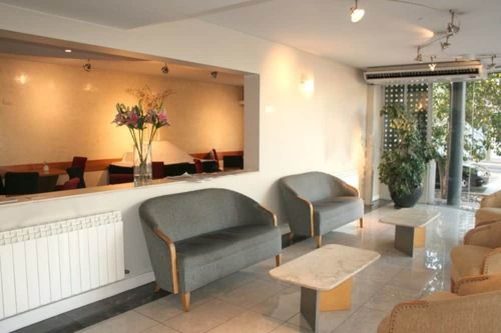 Фото Urbana Suites