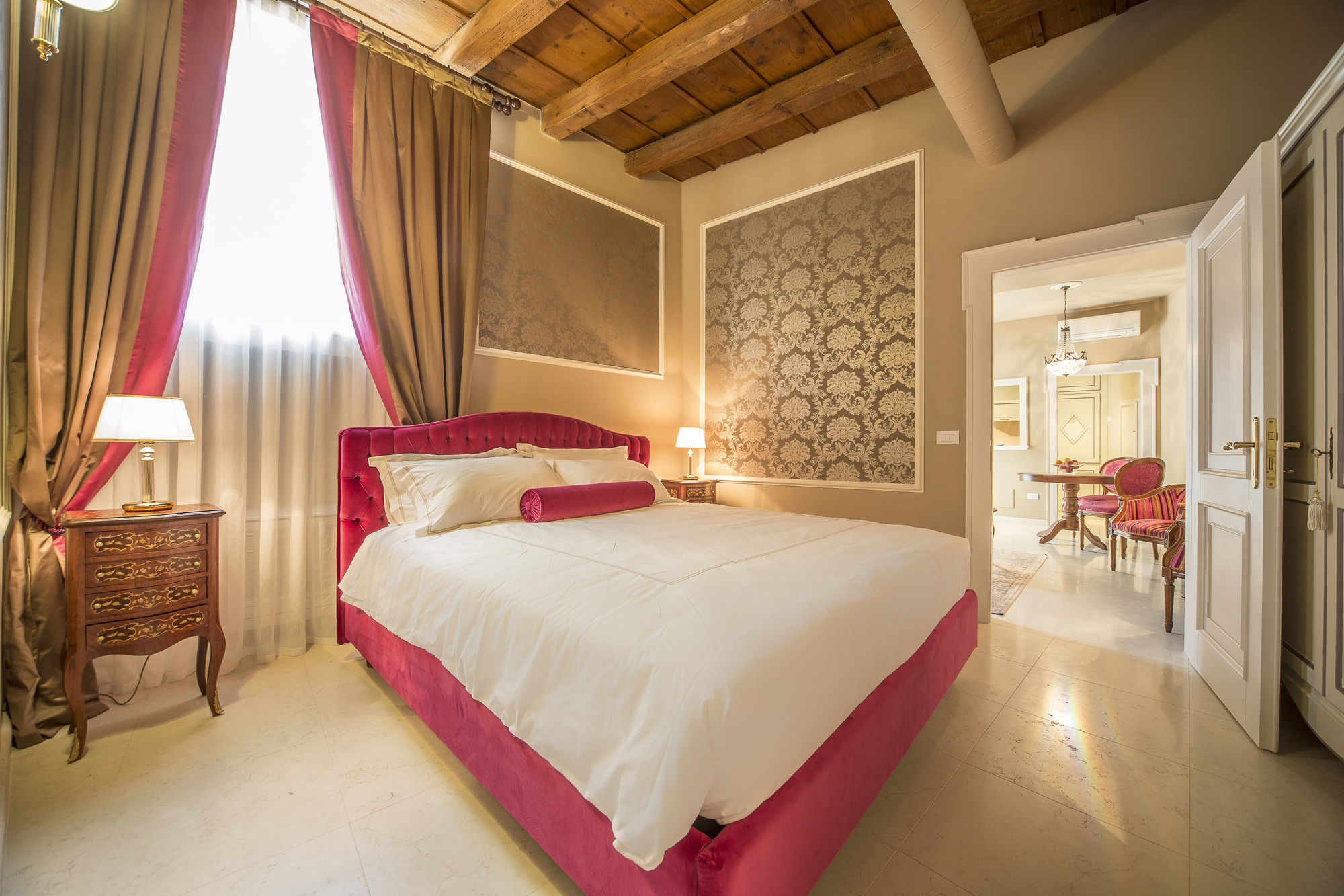 Фото Lady Capulet Apartments