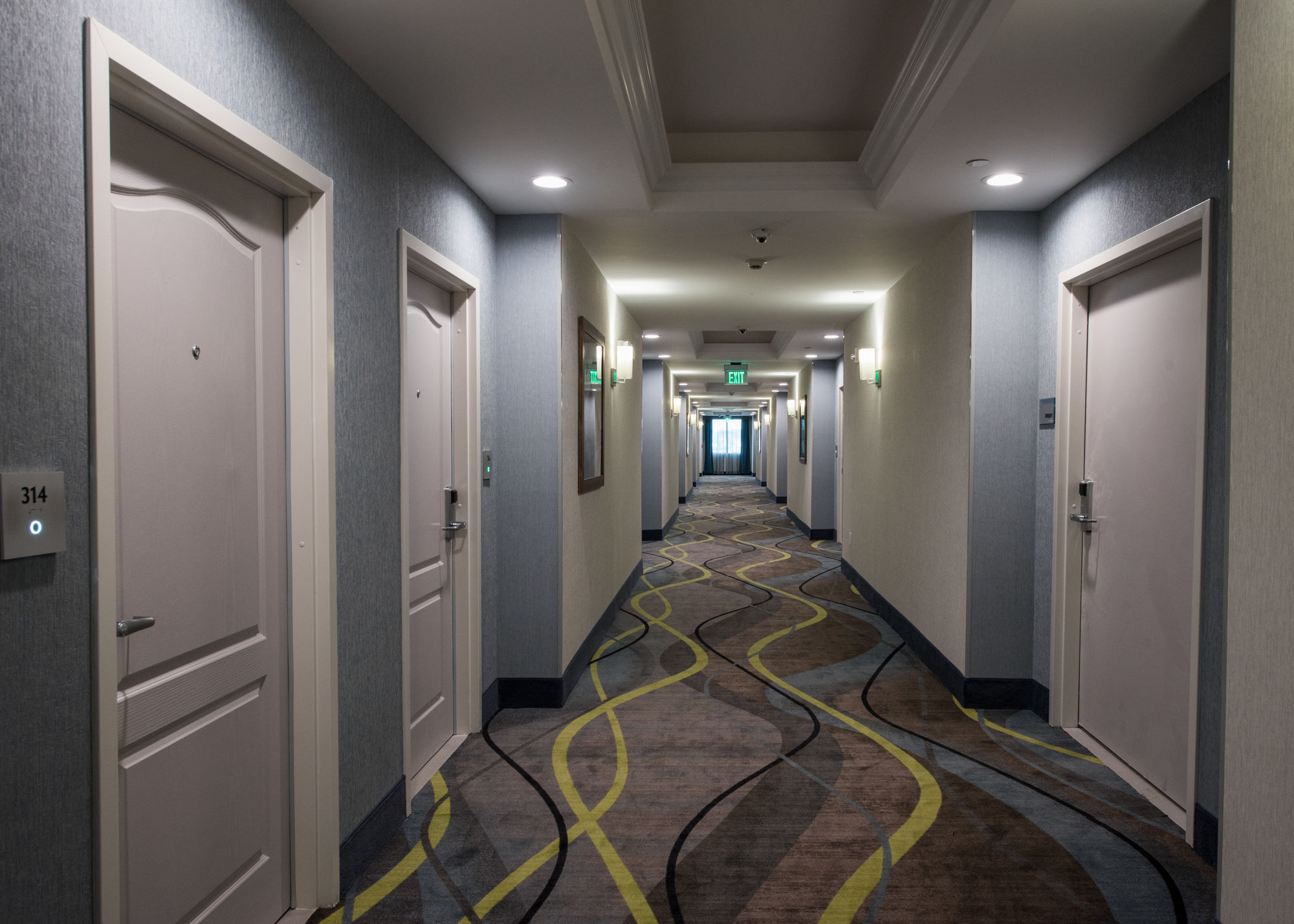 Фото Best Western Plus Gardena Inn & Suites