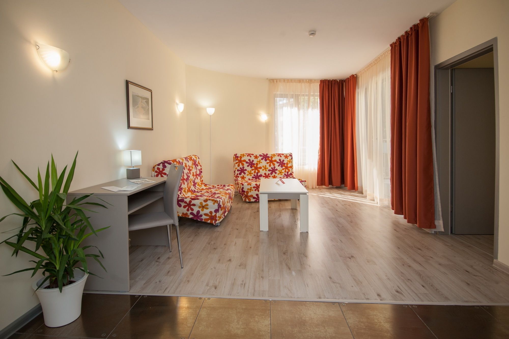 Фото Mariner's Suites