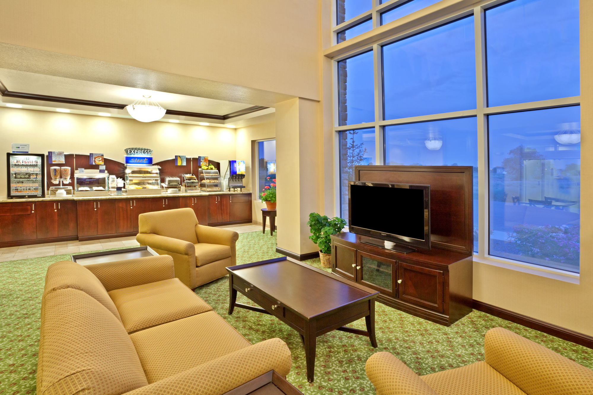 Фото Holiday Inn Express & Suites Ontario, an Ihg Hotel